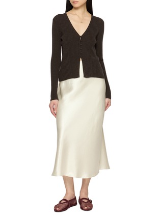 模特儿示范图 - 点击放大 - EDITION - Hand Embroidered Midi Skirt