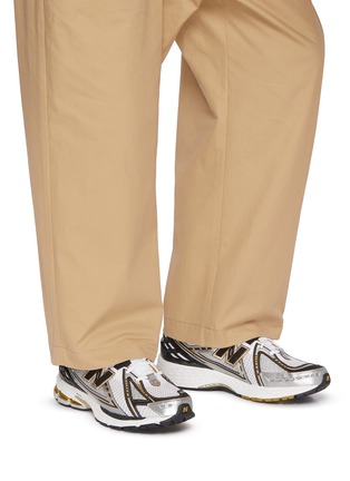 模特儿示范图 - 点击放大 - NEW BALANCE - 1906 Low Top Men's Sneakers