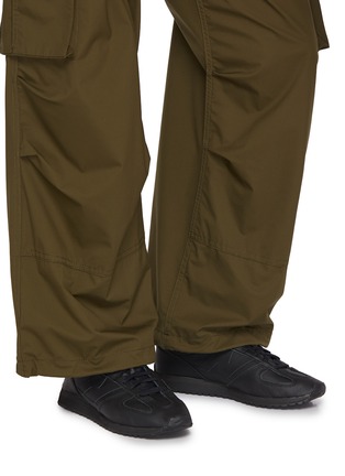 模特儿示范图 - 点击放大 - NEW BALANCE - 471 Low Top Men's Sneakers