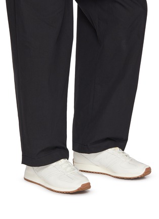 模特儿示范图 - 点击放大 - NEW BALANCE - 471 Low Top Men's Sneakers