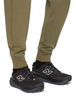 模特儿示范图 - 点击放大 - NEW BALANCE - 1080v15 Low Top Men's Sneakers