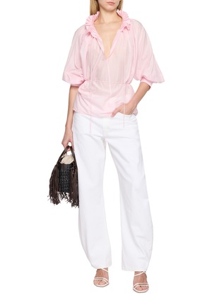 模特儿示范图 - 点击放大 - MERLETTE - Shore Pleated Neck Self Tie Cotton Top