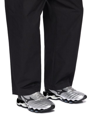 模特儿示范图 - 点击放大 - MIZUNO - Wave Prophecy Morelia NEO Men's Sneakers