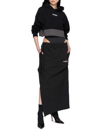 模特儿示范图 - 点击放大 - WE11DONE - Cropped Double Layer Cotton Hoodie