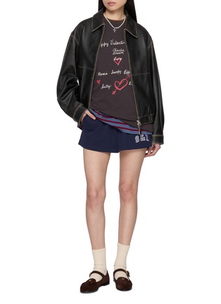 模特儿示范图 - 点击放大 - MARGESHERWOOD - X Peanuts Happy Valentine’s Day T-Shirt