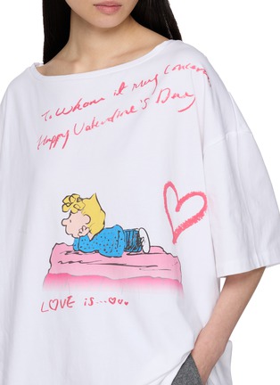  - MARGESHERWOOD - X Peanuts Single Girls Club Off-Shoulder T-Shirt