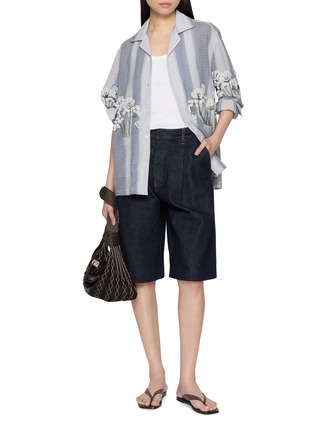 模特儿示范图 - 点击放大 - BAZISZT - Corsa Floral Sequin Chequered Cotton Shirt