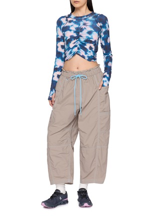 模特儿示范图 - 点击放大 - FP MOVEMENT - Mile A Minute Printed Top