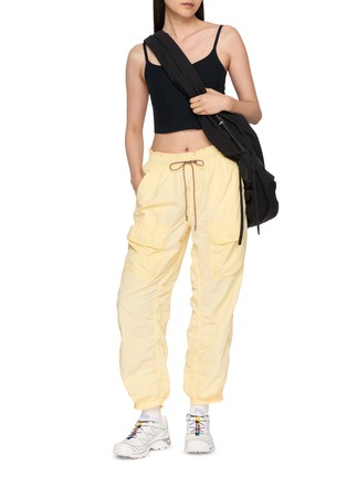 模特儿示范图 - 点击放大 - FP MOVEMENT - Rogue Drawstring Pants