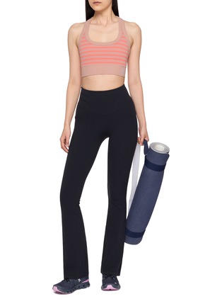 模特儿示范图 - 点击放大 - FP MOVEMENT - Go To Striped Sports Bra