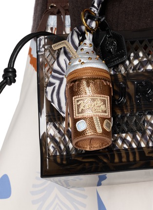 正面 -点击放大 - KURT GEIGER ACCESSORIES - 咖啡杯造型挂饰