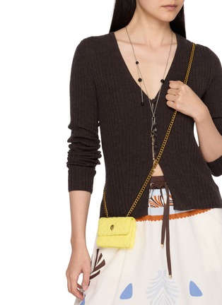 模特儿示范图 - 点击放大 - KURT GEIGER - 超迷你 KENSINGTON 单肩包