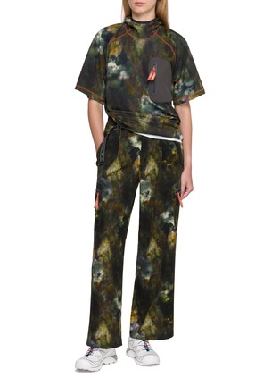 模特儿示范图 - 点击放大 - AND WANDER - X ROA Camouflage Cotton Blend Hooded Top