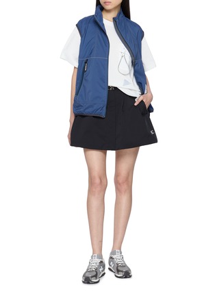 模特儿示范图 - 点击放大 - AND WANDER - Pertex Zip Front Stand Collar Technical Wind Vest