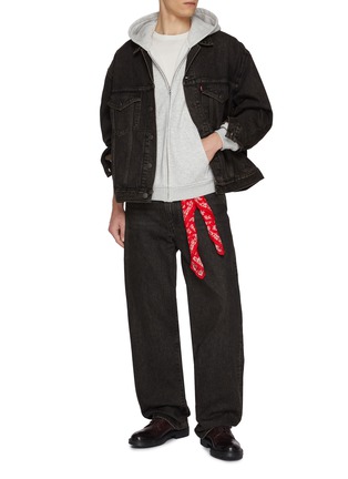 模特儿示范图 - 点击放大 - LEVI'S - x Jordan Baggy Dark Wash Jeans