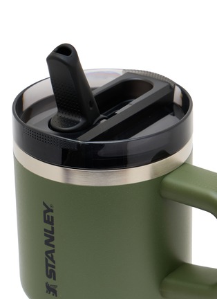 细节 –点击放大 - STANLEY - The Quencher ProTour Flip Straw Lid Tumbler 20oz — Dried Pine