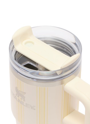 细节 –点击放大 - STANLEY - The Quencher H2.0 FlowState™ Tumbler 20oz — Cream Picnic Stripe