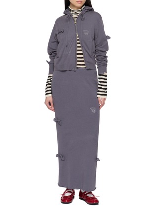 模特儿示范图 - 点击放大 - GOODBAI - X Lane Crawford Slim Fit Bow Detail Stretch Jersey Skirt