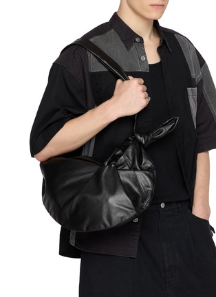 模特儿示范图 - 点击放大 - DISCORD YOHJI YAMAMOTO - Leather Sling Bag