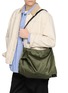 模特儿示范图 - 点击放大 - DISCORD YOHJI YAMAMOTO - 2-Tuck Leather Trim Crossbody Bag