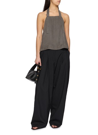 模特儿示范图 - 点击放大 - ST. AGNI - Adjustable Strap Open Back Apron Top