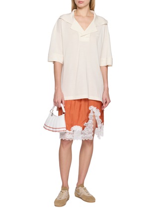 模特儿示范图 - 点击放大 - LACOSTE - Nakoma Open Polo Collar Mini Dress