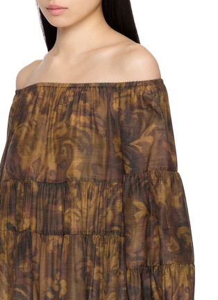  - INTO THE EAST - 一字领喇叭袖连衣裙