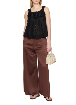 模特儿示范图 - 点击放大 - DÔEN - Fidella Lace Trim Sleeveless Top