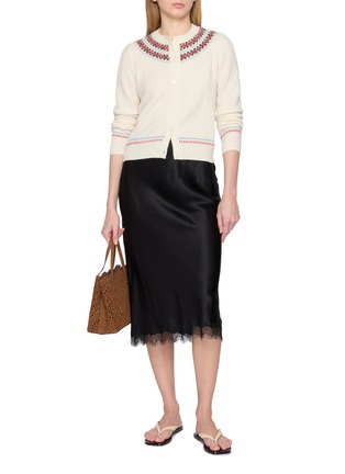 模特儿示范图 - 点击放大 - DÔEN - Patterned Intarsia Knit Cardigan