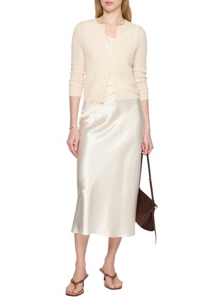 模特儿示范图 - 点击放大 - DÔEN - Danae Cashmere Cable Knit Cardigan