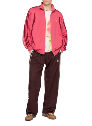 模特儿示范图 - 点击放大 - ADIDAS - X Wales Bonner 印花短袖 T 恤