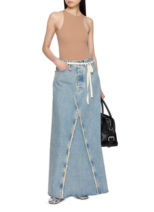 模特儿示范图 - 点击放大 - MAISON MARGIELA - Frayed Panel Cotton Denim Long Skirt