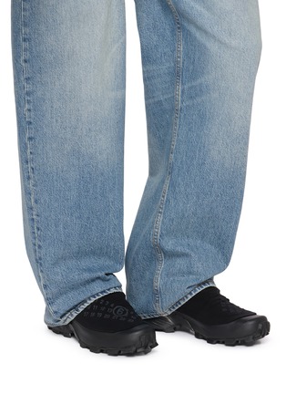 模特儿示范图 - 点击放大 - MM6 MAISON MARGIELA - X Salomon Cross Dust Men's Sneakers