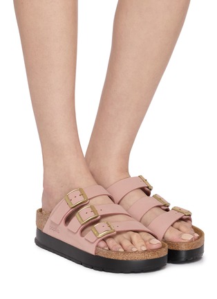 模特儿示范图 - 点击放大 - BIRKENSTOCK - Florida III Flex Platform LENB Leather Sandals