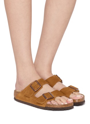 模特儿示范图 - 点击放大 - BIRKENSTOCK - Arizona Soft Footbed Suede Sandals