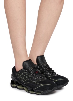 模特儿示范图 - 点击放大 - MIZUNO - X Maharishi Wave Prophecy LS Unisex Sneakers