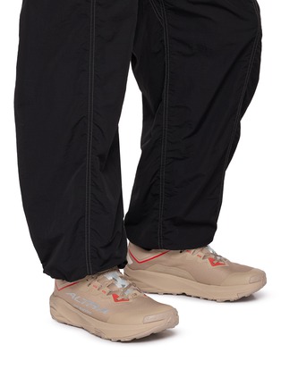 模特儿示范图 - 点击放大 - AND WANDER SHOES - x Altra AL09 Experience Wild 3+ Men's Sneakers