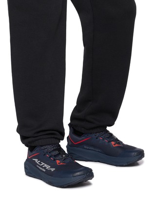 模特儿示范图 - 点击放大 - AND WANDER SHOES - x Altra AL09 Experience Wild 3+ Men's Sneakers