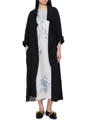 模特儿示范图 - 点击放大 - KATLIAX - x Lane Crawford Short Sleeve Crewneck Silk Wadding Satin Dress