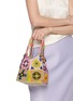 模特儿示范图 - 点击放大 - IMAYIN - Bromelia Beaded Cotton Bag
