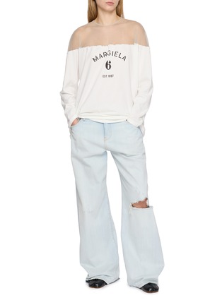 模特儿示范图 - 点击放大 - MM6 MAISON MARGIELA - Long Sleeve Hanging Stockman Logo Sheer Panel Top