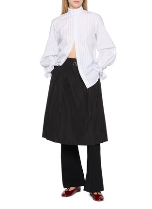 模特儿示范图 - 点击放大 - EENK - Belted Pleated Midi Skirt