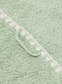 细节 –点击放大 - MARIAIDA HOME - SHELL 刺绣客用浴巾 — 绿色和米黄色
