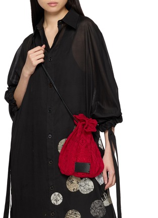 模特儿示范图 - 点击放大 - Y'S - Crossbody Knit Pouch