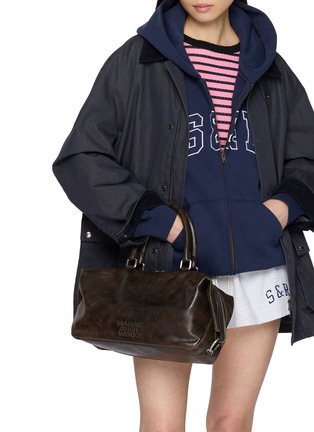 模特儿示范图 - 点击放大 - MARGESHERWOOD - Dumpling Cracked Leather Tote Bag