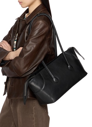 模特儿示范图 - 点击放大 - MARGESHERWOOD - Large Boat Leather Shopper Bag