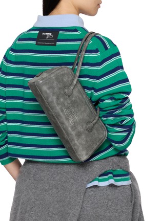 模特儿示范图 - 点击放大 - MARGESHERWOOD - Soft Boston Cracked Leather Shoulder Bag