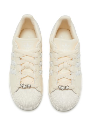 模特儿示范图 - 点击放大 - ADIDAS - 女款 SUPERSTAR II 系带运动鞋