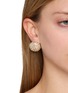 模特儿示范图 - 点击放大 - MM6 MAISON MARGIELA - Crystal Cluster Stud Earrings