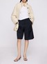 背面 - 点击放大 - SKIMS - WORN IN JERSEY 纯棉 V 领短袖 T 恤